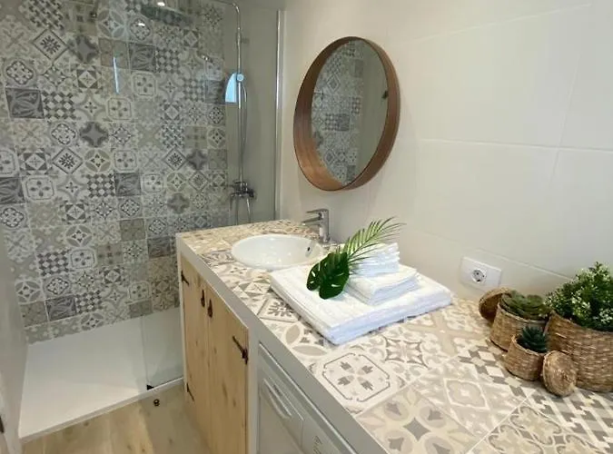 Old Town With Sea Views Portonovo Appartamento *